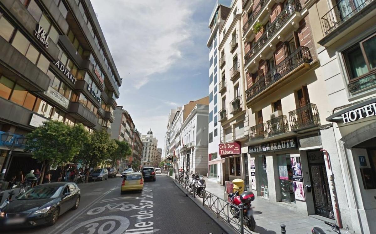 Apartamento Edificio Gran Via -Quinto Piso Sin Ascensor-, Madrid